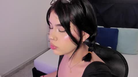 LilyWoodz online show from March 17, 7:17 pm