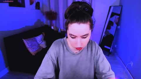 LILY online show from March 25, 7:36 am