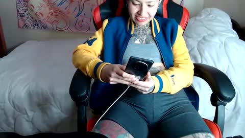 Snapshot of lilyadamsc chatting on March 25, 4:51 am Lily online show from March 25, 4:51 am