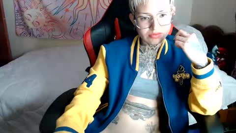 Snapshot of lilyadamsc chatting on March 26, 12:17 am Lily online show from March 26, 12:17 am