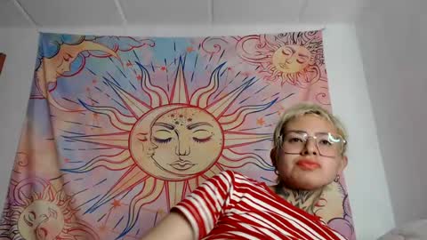 Snapshot of lilyadamsc chatting on June 20, 4:59 am Lily online show from June 20, 4:59 am