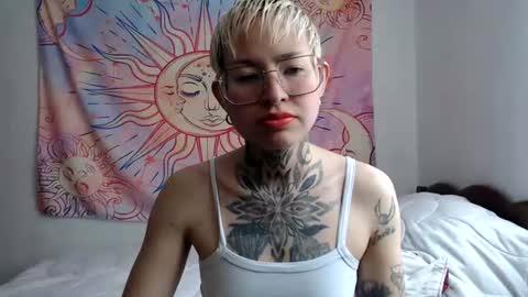 Snapshot of lilyadamsc chatting on July 26, 7:43 pm Lily online show from July 26, 7:43 pm