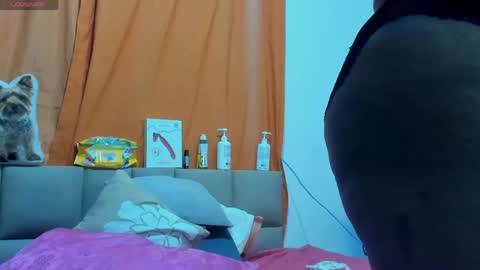 Snapshot of lilybaudyn_ chatting on May 10, 9:03 am Lily online show from May 10, 9:03 am