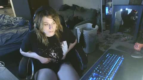lilybvixen online show from April 23, 2:46 am