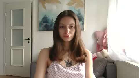 lilycandy_ online show from April 13, 10:21 am