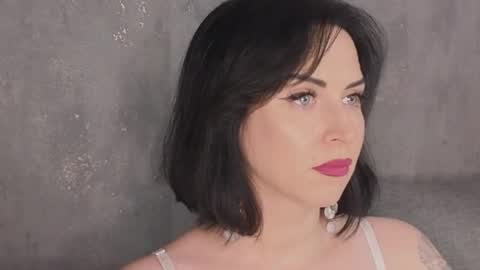 Snapshot of lilyconor chatting on May 20, 11:27 am Lily online show from May 20, 11:27 am