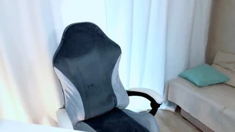 lilydavisss online show from July 28, 4:08 am