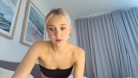 Snapshot of lilyflex chatting on April 5, 1:25 am lilyflex online show from April 5, 1:25 am