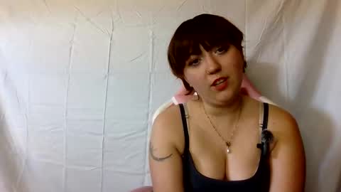 Snapshot of lilylovegood04 chatting on June 5, 10:59 pm lily online show from June 5, 10:59 pm