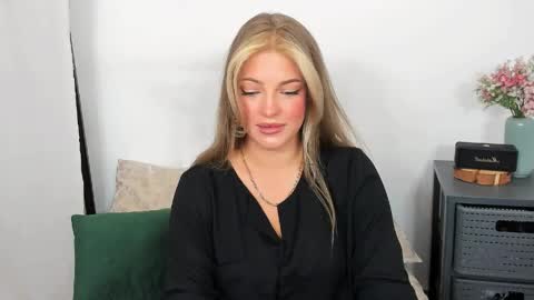 Lily online show from June 4, 5:57 am