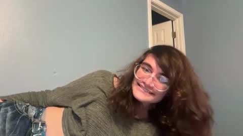 lilylustwell online show from April 11, 1:10 am