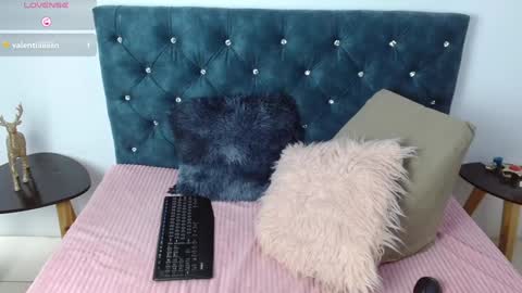 Lili online show from December 13, 6:49 pm