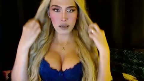 Snapshot of lilymonstercock chatting on December 8, 5:01 pm IM YOUR TRUE GODESS Lilymonstercock online show from December 8, 5:01 pm