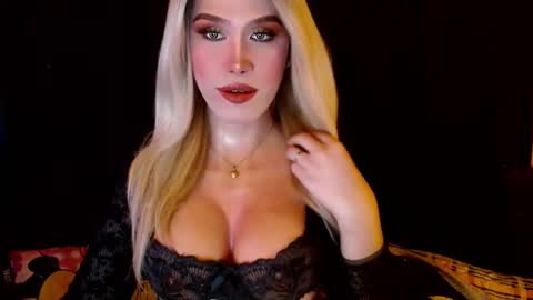 Snapshot of lilymonstercock chatting on December 14, 6:30 pm IM YOUR TRUE GODESS Lilymonstercock online show from December 14, 6:30 pm