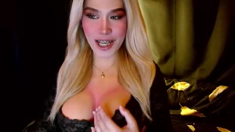Snapshot of lilymonstercock chatting on January 9, 2:33 am IM YOUR TRUE GODESS Lilymonstercock online show from January 9, 2:33 am