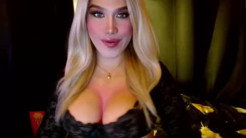 Snapshot of lilymonstercock chatting on January 11, 1:27 am IM YOUR TRUE GODESS Lilymonstercock online show from January 11, 1:27 am