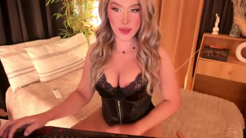 Snapshot of lilymonstercock chatting on April 6, 3:37 am IM YOUR TRUE GODESS Lilymonstercock online show from April 6, 3:37 am