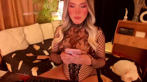 Snapshot of lilymonstercock chatting on June 6, 2:49 am IM YOUR TRUE GODESS Lilymonstercock online show from June 6, 2:49 am