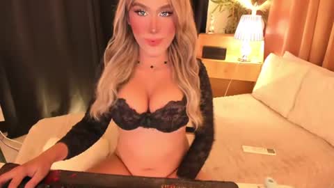Snapshot of lilymonstercock chatting on July 3, 1:23 am IM YOUR TRUE GODESS Lilymonstercock online show from July 3, 1:23 am