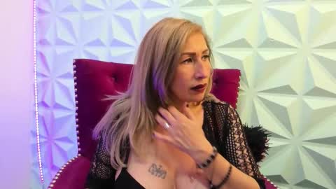 Lily Queen online show from September 26, 6:01 pm