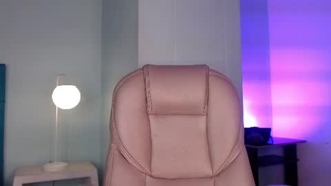 lilyred_ online show from June 14, 3:19 am