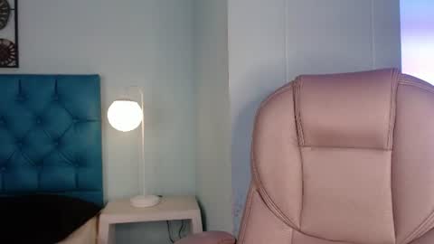 lilyred_ online show from July 11, 3:31 am