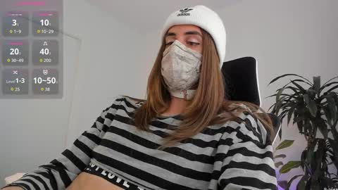 Snapshot of lilyreina chatting on March 24, 6:57 pm Lily Reina online show from March 24, 6:57 pm