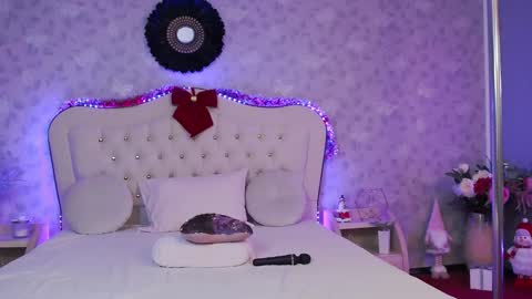 Snapshot of lilyrose_ chatting on December 4, 7:17 am online show from December 4, 7:17 am