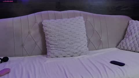 Snapshot of lilyrose_ chatting on January 15, 7:15 am online show from January 15, 7:15 am