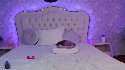 Snapshot of lilyrose_ chatting on January 28, 7:32 am online show from January 28, 7:32 am