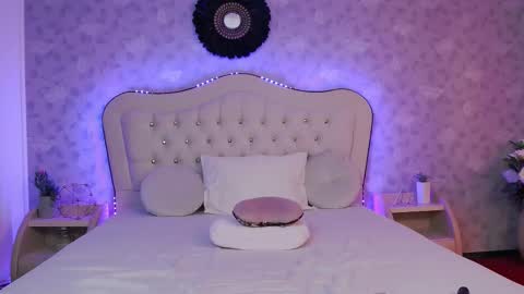 Snapshot of lilyrose_ chatting on February 9, 7:27 am online show from February 9, 7:27 am