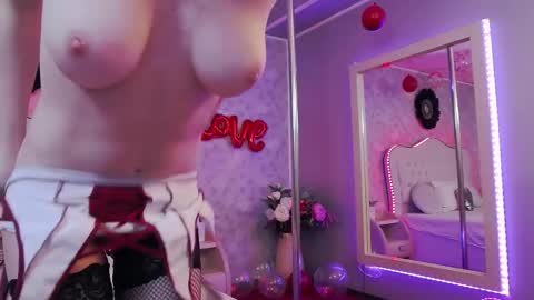 Snapshot of lilyrose_ chatting on February 13, 4:22 am online show from February 13, 4:22 am