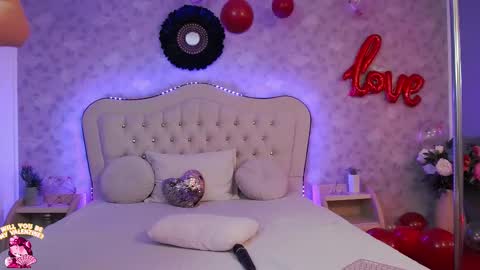 Snapshot of lilyrose_ chatting on February 14, 4:26 am online show from February 14, 4:26 am