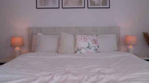 Lily online show from February 8, 9:03 am