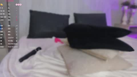 Snapshot of lilyrousse_ chatting on April 16, 7:36 pm online show from April 16, 7:36 pm