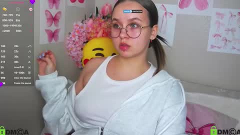 Lily online show from October 5, 1:53 pm