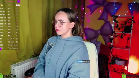 Snapshot of lilysweet13 chatting on April 23, 4:09 pm Lily online show from April 23, 4:09 pm