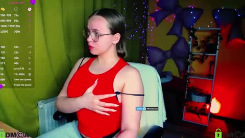 Snapshot of lilysweet13 chatting on April 27, 9:35 pm Lily online show from April 27, 9:35 pm
