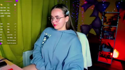 Snapshot of lilysweet13 chatting on May 1, 8:24 pm Lily online show from May 1, 8:24 pm