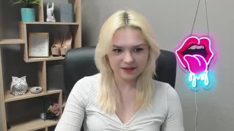 Lily online show from February 28, 7:42 am