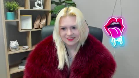 Snapshot of lilysweetxo chatting on April 1, 1:41 pm Lily online show from April 1, 1:41 pm