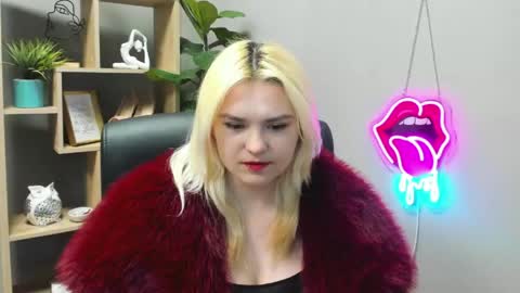 Snapshot of lilysweetxo chatting on April 21, 6:31 am Lily online show from April 21, 6:31 am
