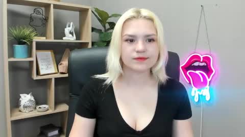 Lily online show from May 21, 6:31 am