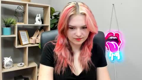 Lily online show from June 22, 6:32 am
