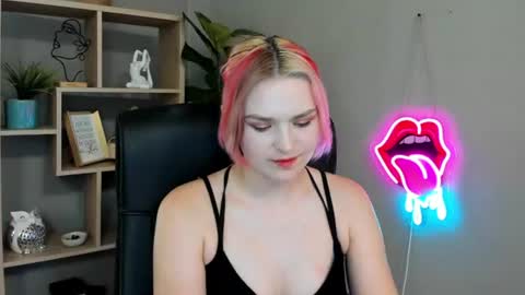Lily online show from June 24, 1:54 pm