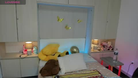 Snapshot of lilywhitee1 chatting on April 14, 4:07 am lilywhitee1 online show from April 14, 4:07 am
