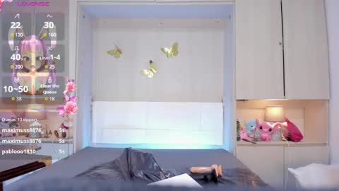 Snapshot of lilywhitee1 chatting on May 2, 9:14 am lilywhitee1 online show from May 2, 9:14 am