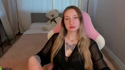 Lilly Lark online show from May 4, 1:23 am