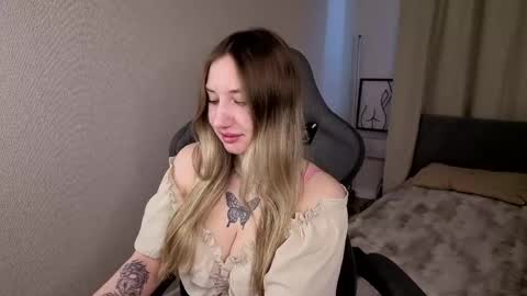 Lilly Lark online show from May 5, 1:13 am