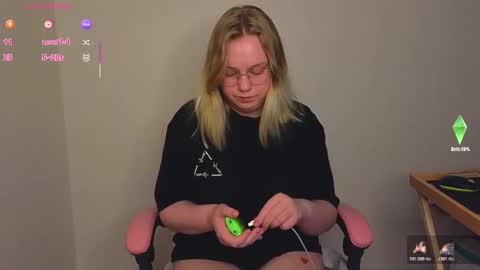 lime cat online show from December 4, 2:21 am